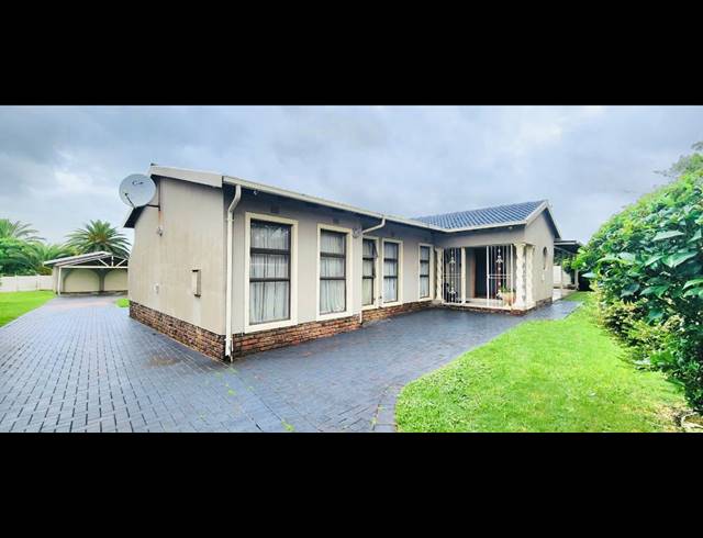 3 BEDROOM FREEHOLD FOR SALE IN BRACKENHURST